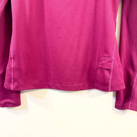 Patagonia Women’s Long-Sleeved Runshade 1/4 Zip Magenta Light Weight Top Sz Larg - Picture 5 of 5